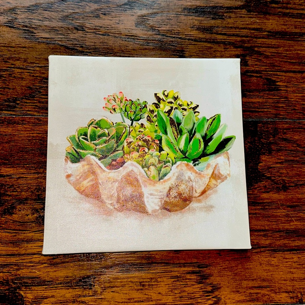 Cute floral wall art. About 6-7 inches